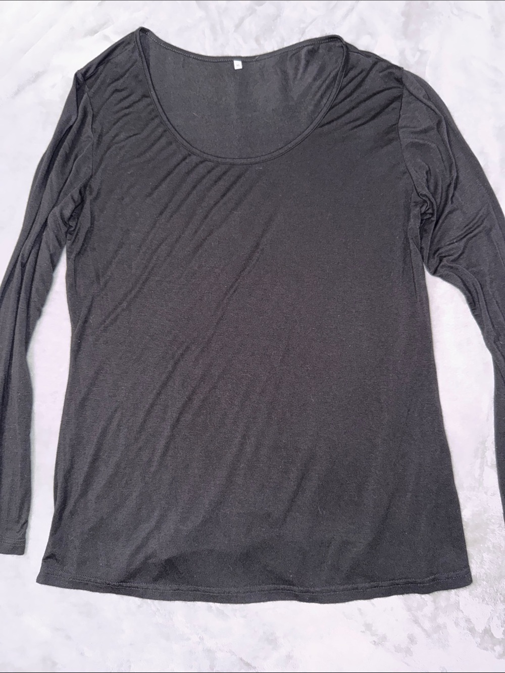 Women's Black Scoop Neck Long-Sleeve Tee